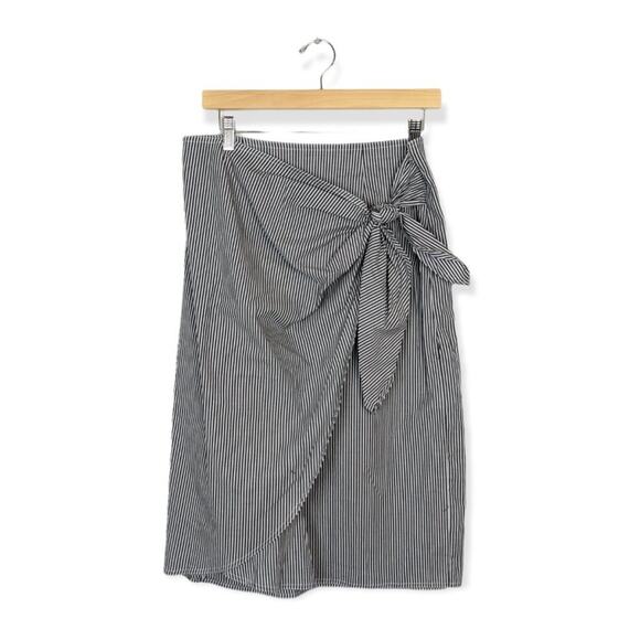 NWT Chaps Grey White Striped Wrap Skirt Size 6 - Picture 1 of 11